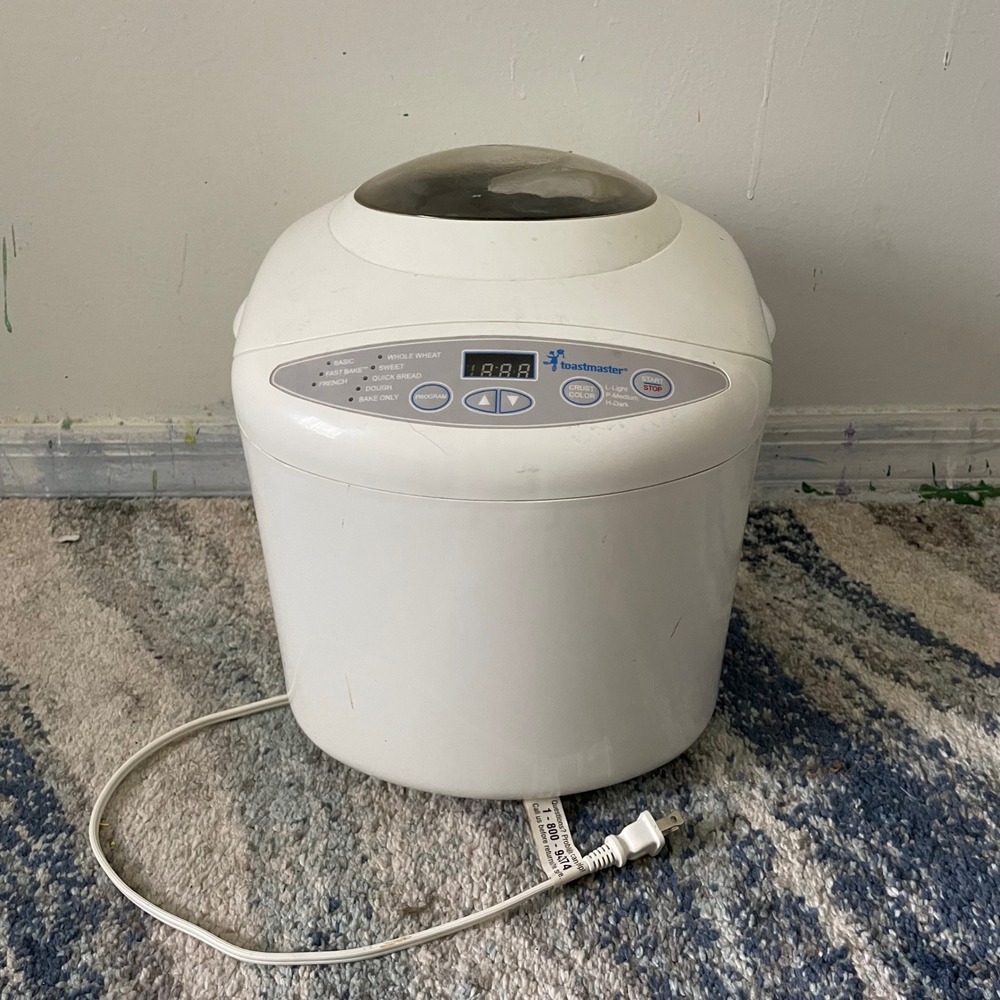 Toastmaster TBR15 Bread Maker Machine White 560W Fast Bake Dough Program